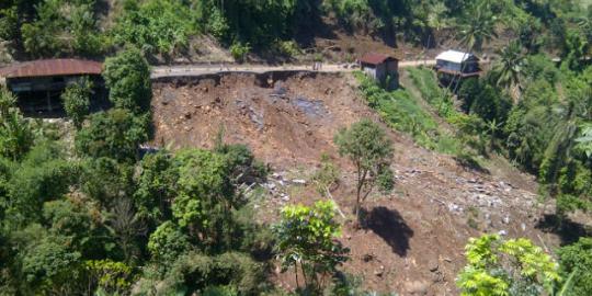 Lokasi longsor Manado-Tomohon mencekam