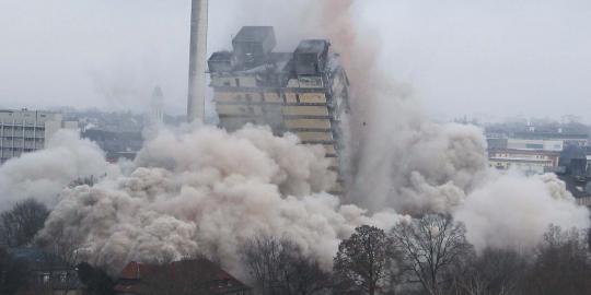 Dahsyatnya sistem penghancuran gedung 116 meter di Jerman