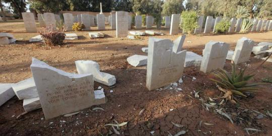 Bongkar 81 makam, Pemkab Tangerang harus tanggung jawab