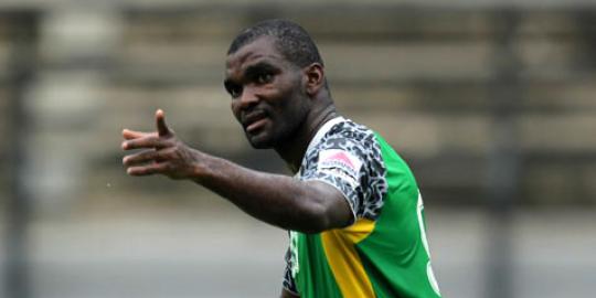 Boumsong tagih bonus ke Persebaya