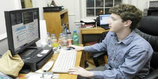 10 orang pemilik account facebook pertama
