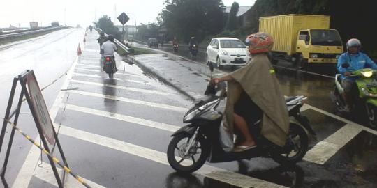 Jalan Kaligawe banjir, sepeda motor diarahkan masuk ke jalan tol