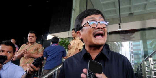 uang dengan pukul rev1