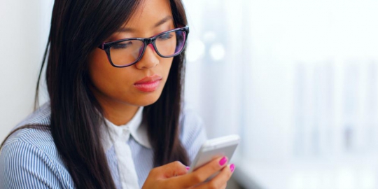 semua nama perempuan di daftar kontak ponsel anda