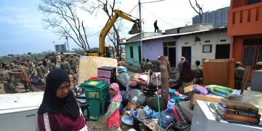 Rumah ambruk, warga Waduk Pluit enggan direlokasi Jokowi