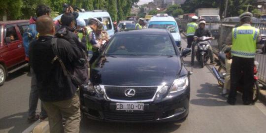 Pakai pelat nomor palsu, mobil caleg PDIP Cilegon ditilang