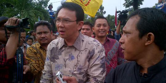 Angan-angan Ahok bersihkan JPO dari pedagang asongan