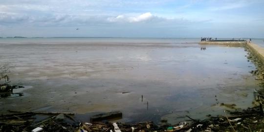 Heboh, air laut Pantai Karangantu surut hingga 1 Km