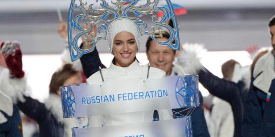 Pesona Irina Shayk di pembukaan Olimpiade Musim Dingin 2014