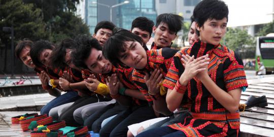 Aksi menari Saman hibur pengunjung Car Free Day di Bundaran HI