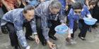Hari Pers Nasional, SBY lepaskan penyu di Pantai Tapak Paderi