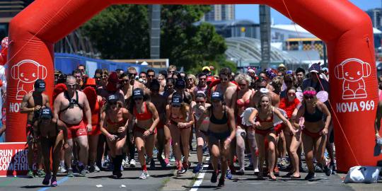 Kemeriahan lomba lari berbikini di Australia
