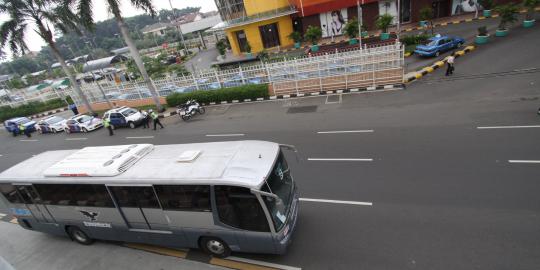 Bus Transjakarta ditembak orang tak dikenal di Pancoran