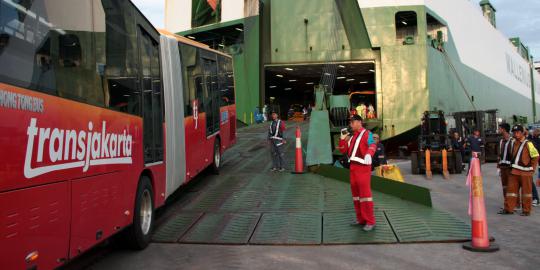 Pengimpor alasan bus Transjakarta baru rusak akibat angin laut