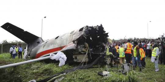 Tabrak gunung, pesawat militer Aljazair jatuh, 99 orang tewas