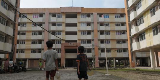 Warga Kampung Pulo lihat kondisi Rusun Komarudin di Cakung