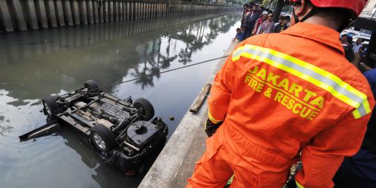Ini Fortuner yang nyemplung ke Kali Cideng