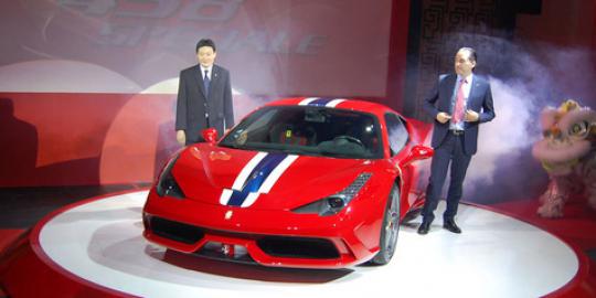 Ferrari VS jalan rusak di Indonesia