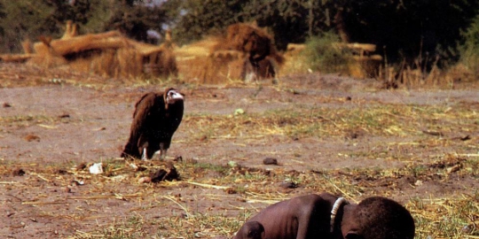nazar incar seorang anak kelaparan karya kevin carter rev2