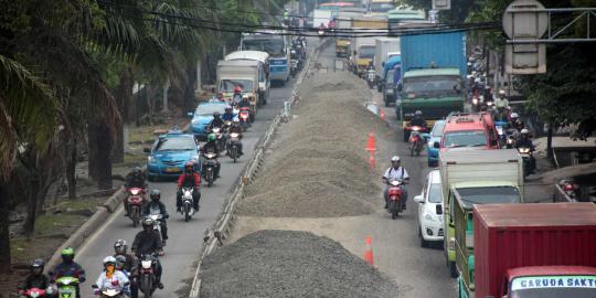 Transjakarta mogok buat Jalan Daan Mogot macet parah