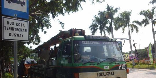 Pemberhentian BKTB di PIK jadi tempat parkir truk