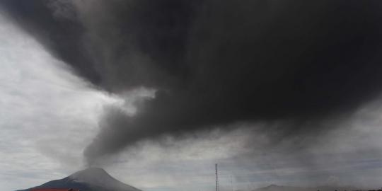 Letusan Gunung Kelud menggelegar, pasien RS berhamburan