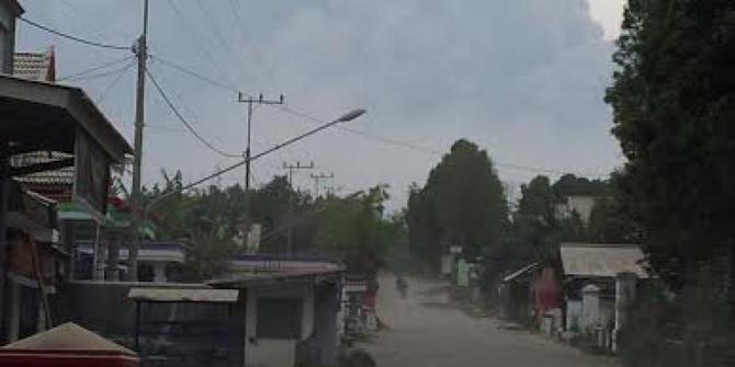 Gunung Kelud meletus penerbangan di Bandara Juanda 