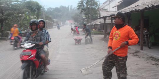 Akun Twitter dan situs untuk pantau info Gunung Kelud meletus