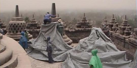 Diguyur hujan abu, Borobudur diselimuti terpal