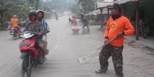 Jokowi berharap abu Kelud tak sampai Jakarta