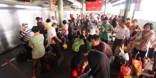 Pesawat batal terbang, Stasiun Gambir diserbu calon penumpang