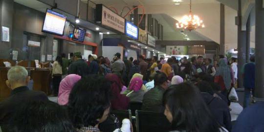 Bandara Juanda tutup, harga tiket kereta melejit