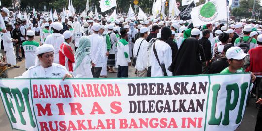 Ratusan anggota FPI demo di depan Istana tuntut pembebasan Corby