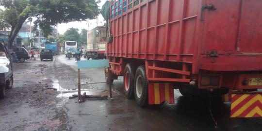 'Jalan Rusak Imbas Banjir Pantura Tanggung Jawab Kementerian PU ...