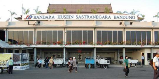 Minggu pagi, Bandara Husein Sastranegara Bandung mulai dibuka