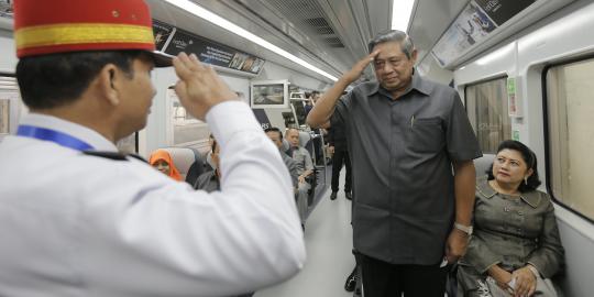 Temui pengungsi Kelud, SBY naik kereta ke Kediri