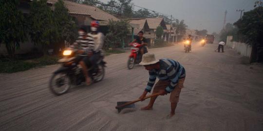 Dikunjungi SBY, jalan-jalan Kediri dibersihkan dari abu vulkanik