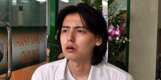 Roger Danuartha sempat melawan saat diamankan