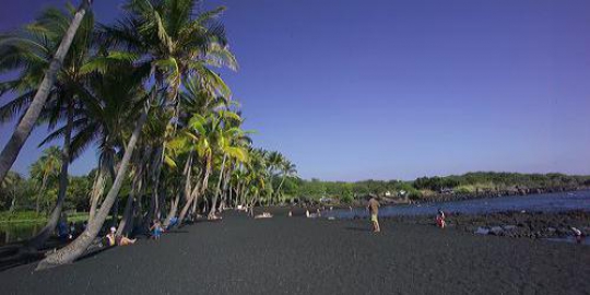 6 pantai berpasir hitam paling unik di bumi