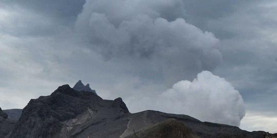 Petir di sekitaran Gunung Kelud bukan pertanda akan erupsi