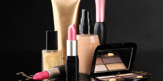 Hati-hati, banyak kuman bersarang di produk make up!