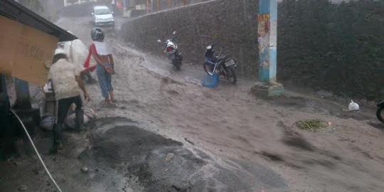 Lahar dingin Kelud juga hantam Twitter dan Facebook