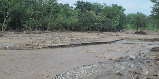 Banjir lahar Gunung Kelud terus ancam warga Kediri