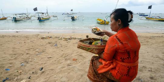 Penemuan mayat turis Jepang, warga beri sajen di Pantai Semawang