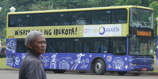 Uji coba bus tingkat wisata di Monas