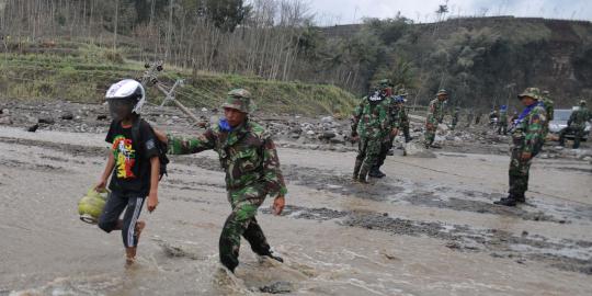 Soekarwo minta TNI dan Polri tutup jalan tikus menuju Kelud