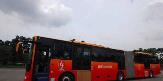 kecurangan dalam pengadaan bus rev2