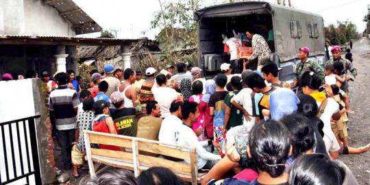 Warga dusun terisolir di Kelud menangis didatangi Marinir