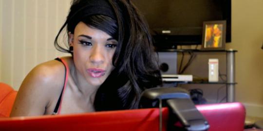 Melihat pornografi kamera Internet pengguncang syahwat