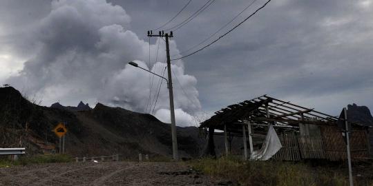 Status Gunung Kelud turun menjadi siaga, pengungsi boleh pulang